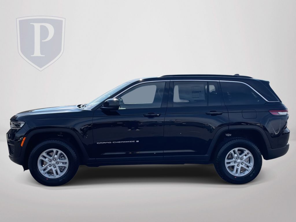 2025 Jeep Grand Cherokee Laredo photo 4