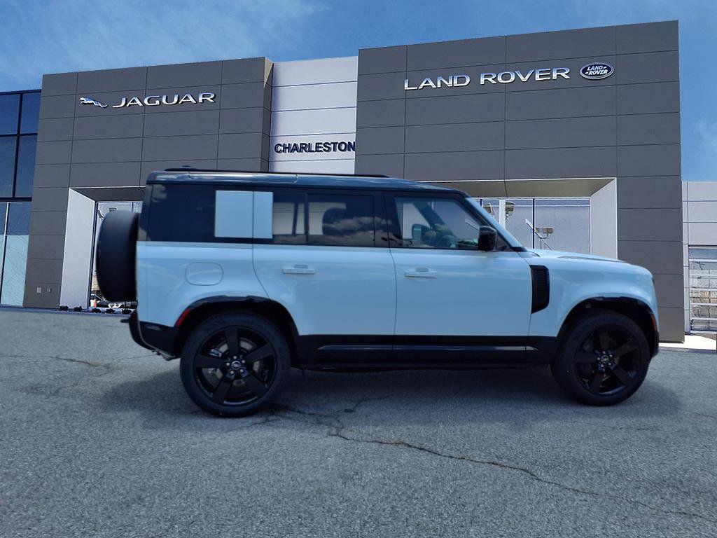 2025 Land Rover Defender X-Dynamic SE photo 4