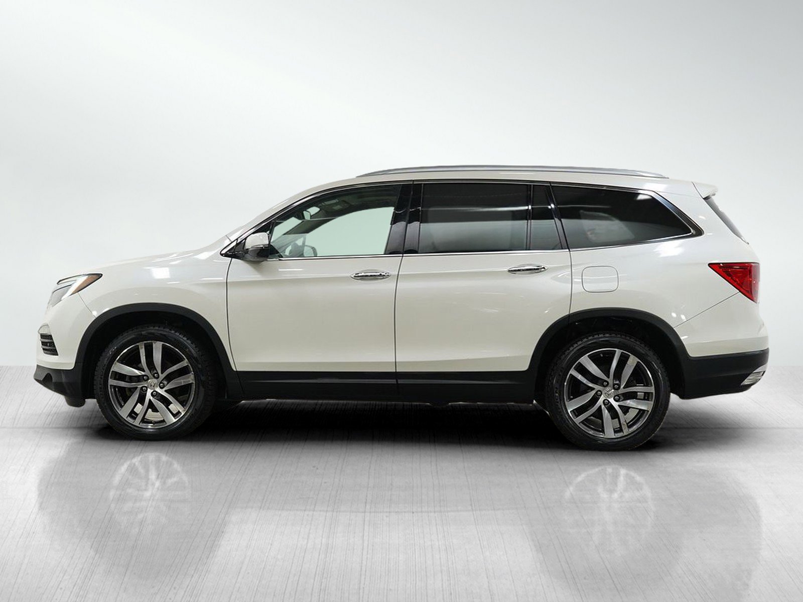 Used 2018 Honda Pilot Touring with VIN 5FNYF6H96JB070399 for sale in Bloomington, Minnesota