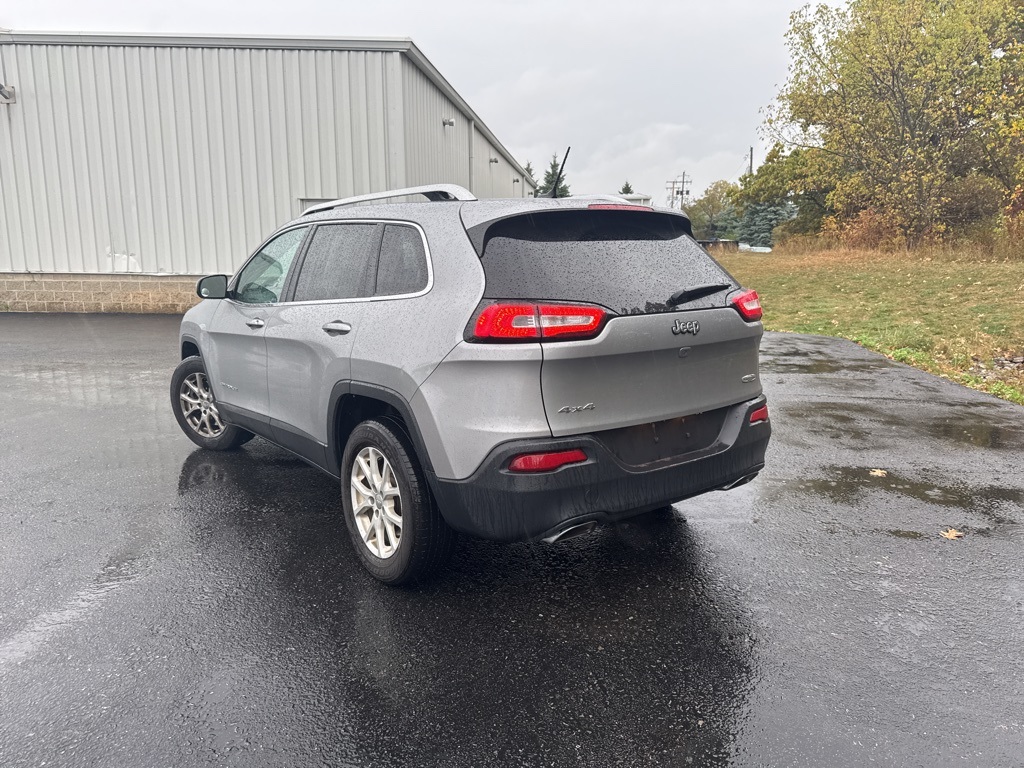 2015 Jeep Cherokee Latitude photo 2