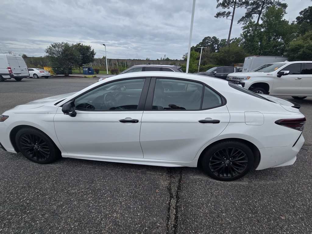 2022 Toyota Camry SE photo 8