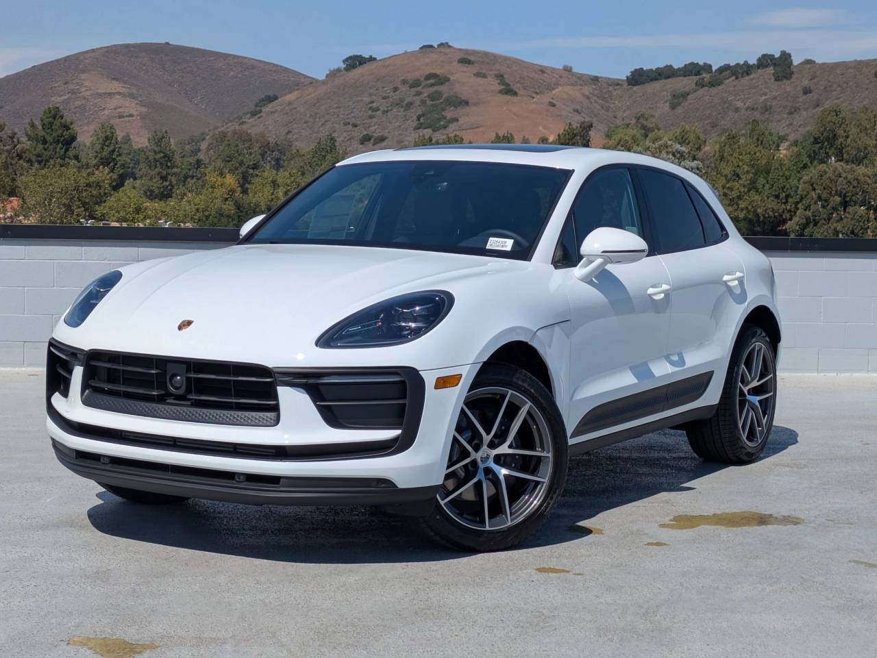 2025 Porsche Macan's photo