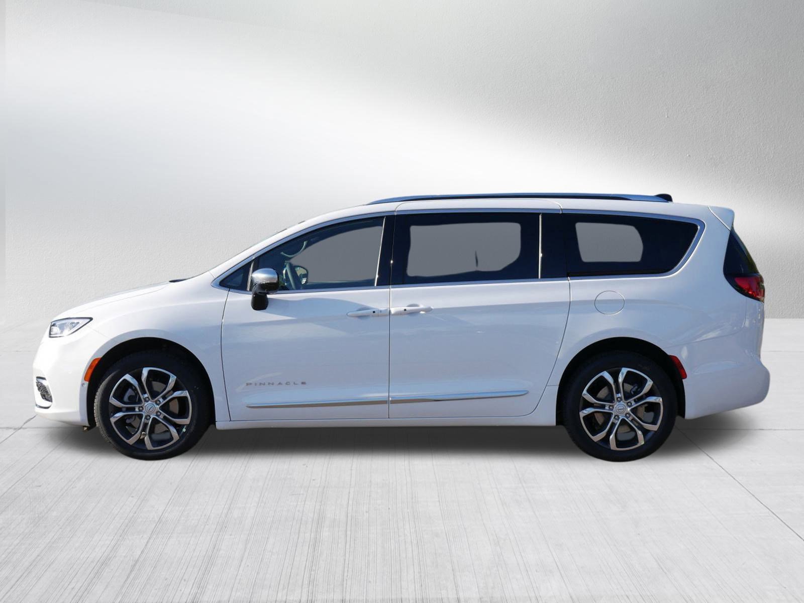 2026 Chrysler Pacifica Pinnacle photo 4