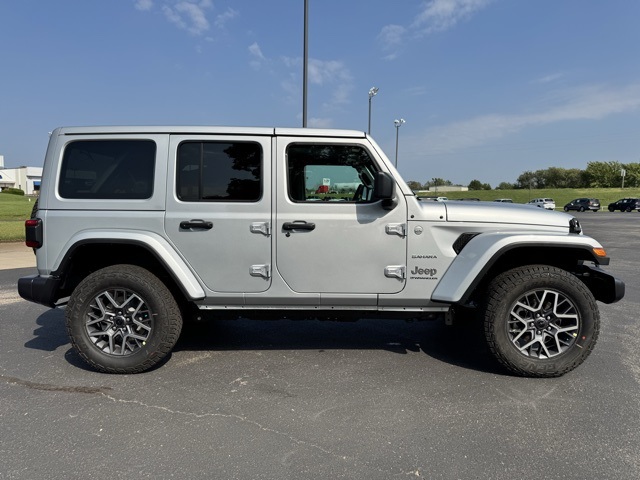 2024 Jeep Wrangler Sahara photo 8