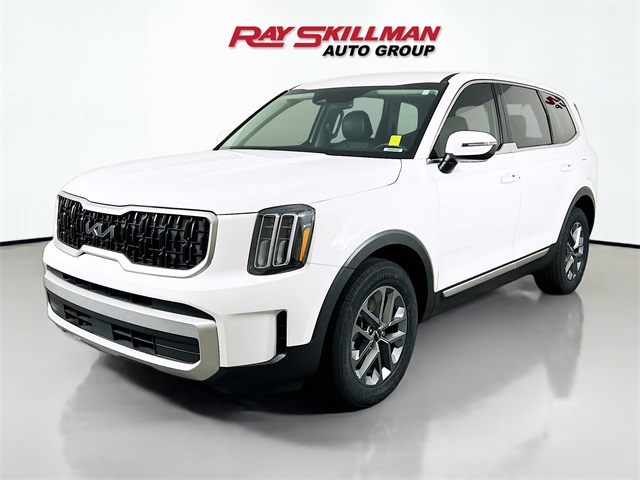 2024 Kia Telluride LX photo 3