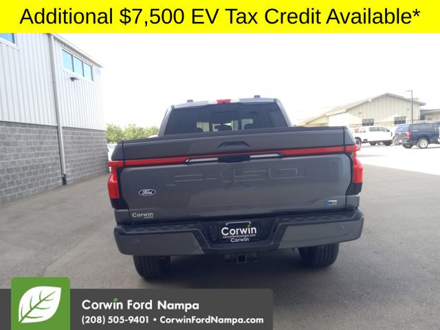 2025 Ford F-150 Lightning Lariat photo 4