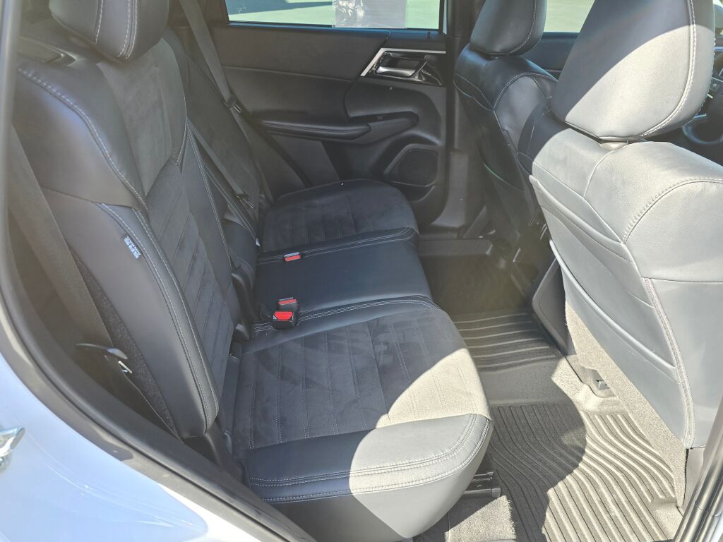 2023 Mitsubishi Outlander SE Black Edition Ralliart photo 11