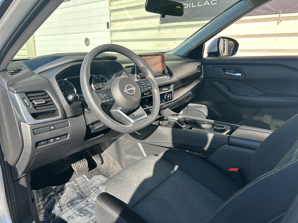 2024 Nissan Rogue SV photo 9
