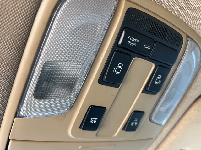 2016 Kia Sedona LX photo 25