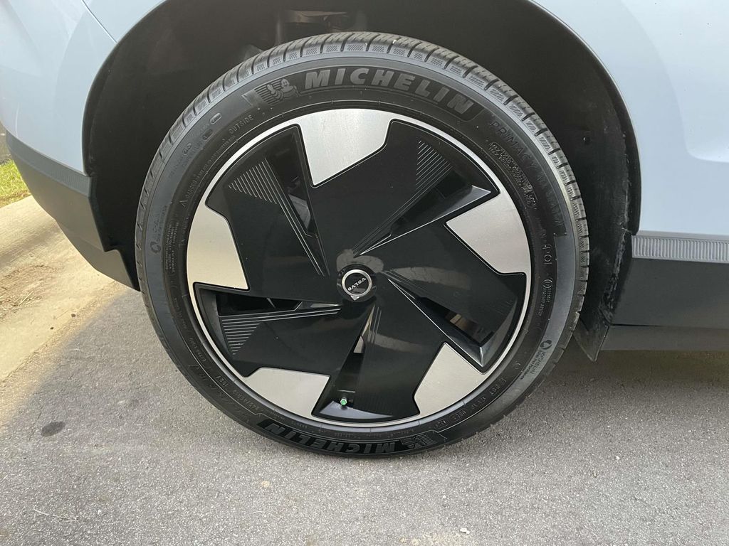 2025 Volvo EX30 Plus photo 4