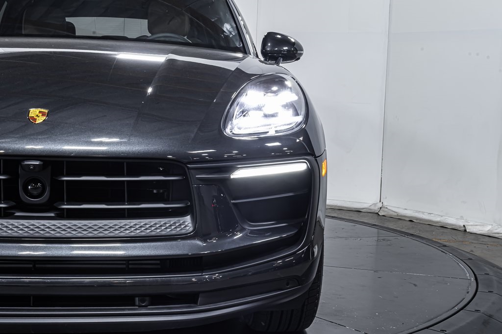 2025 Porsche Macan T photo 18