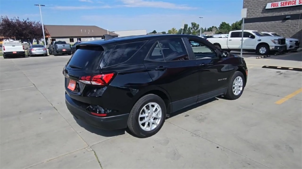 2022 Chevrolet Equinox LS photo 4