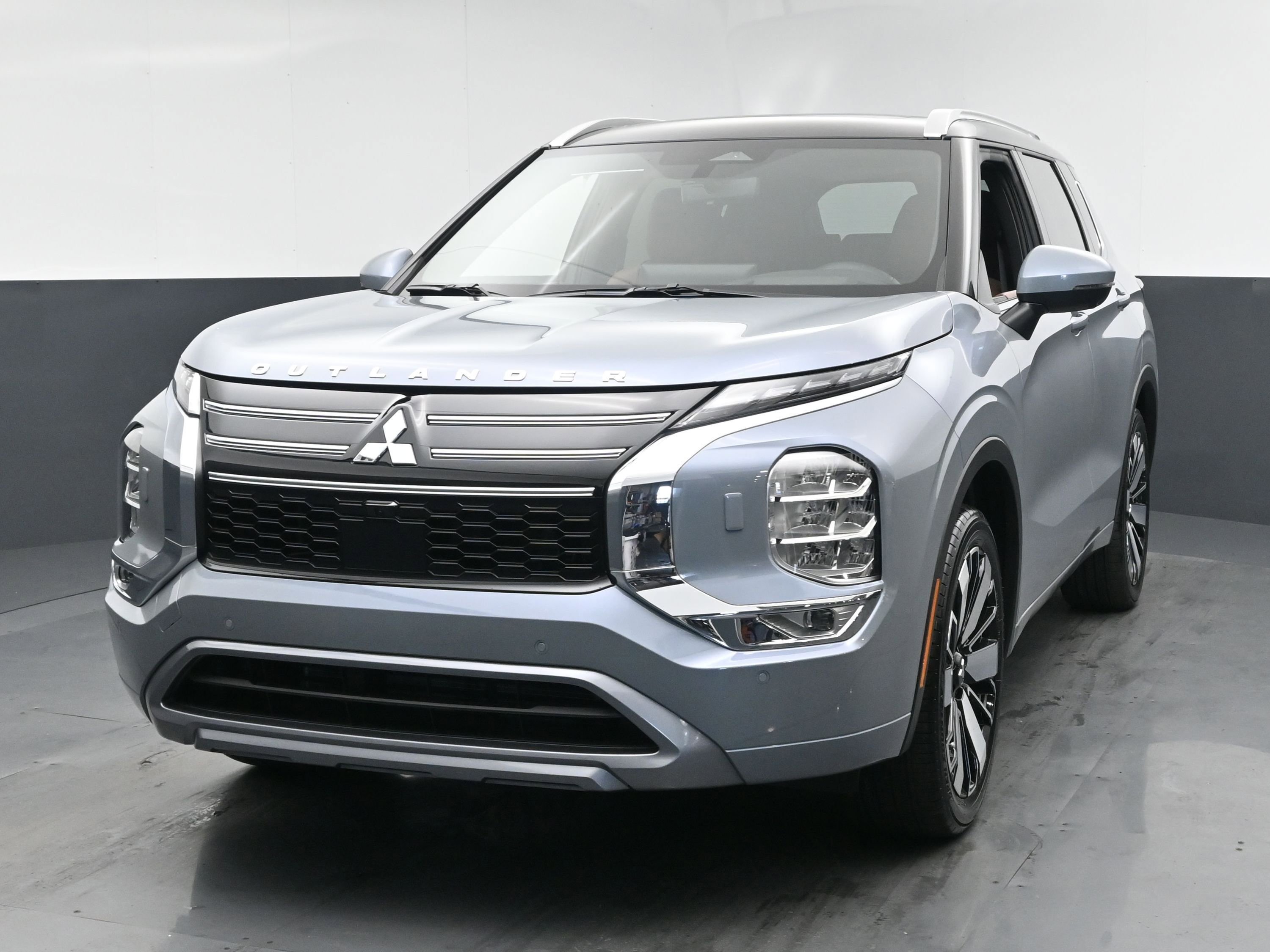 2025 Mitsubishi Outlander SEL's photo