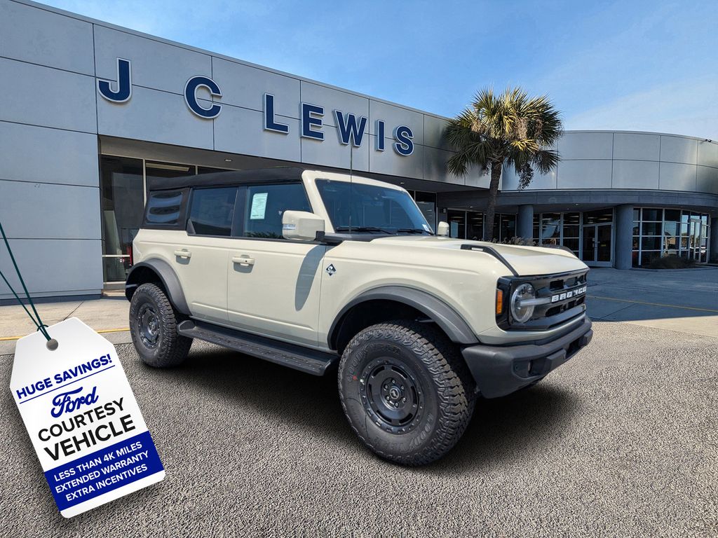 2025 Ford Bronco 4-Door Outer Banks's photo