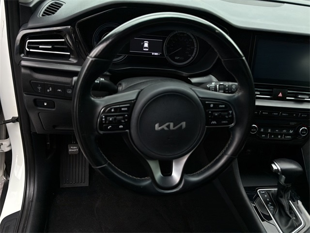 2022 Kia Niro LXS photo 24
