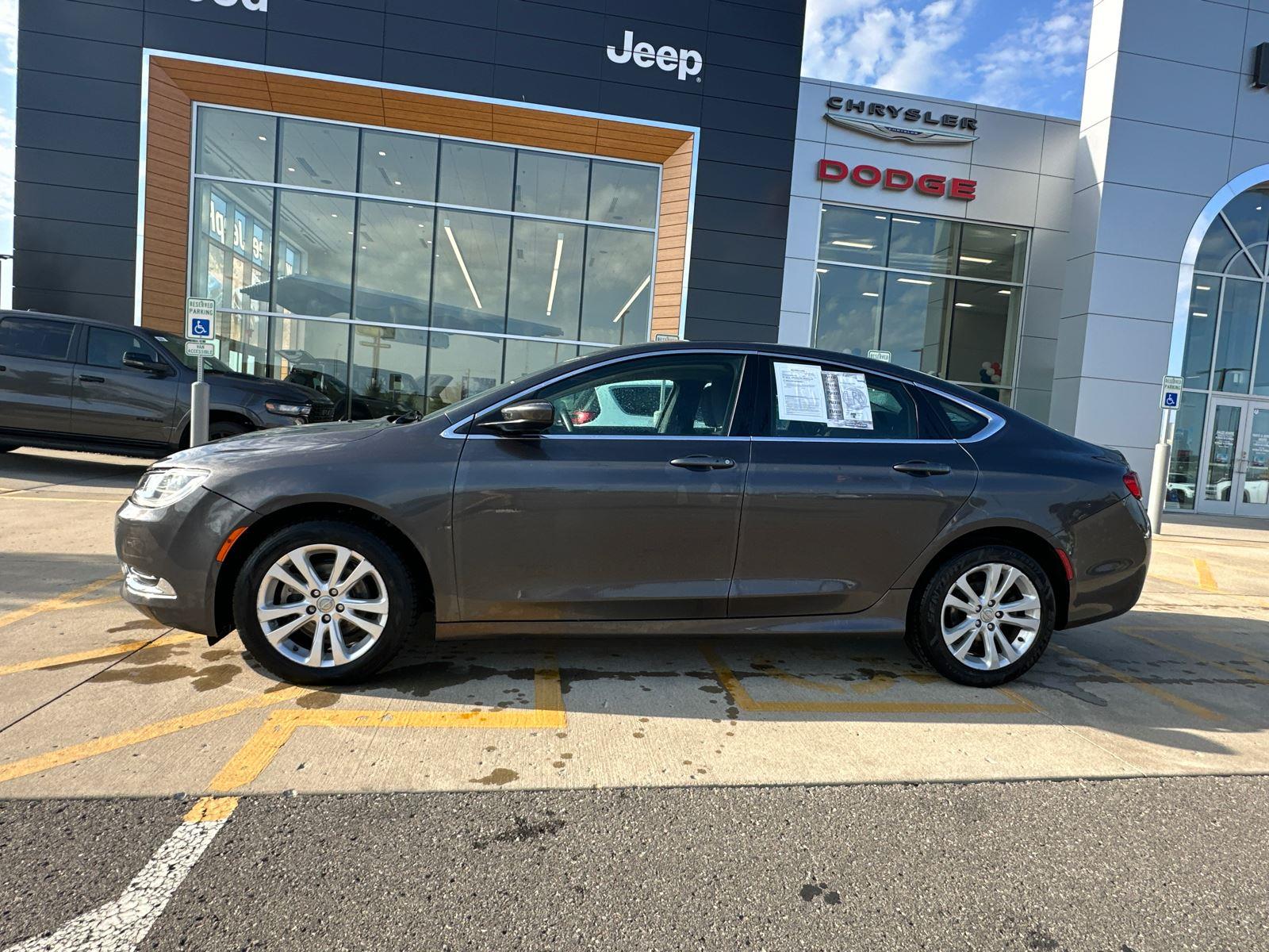 Used 2015 Chrysler 200 Limited with VIN 1C3CCCAB1FN600709 for sale in Kansas City