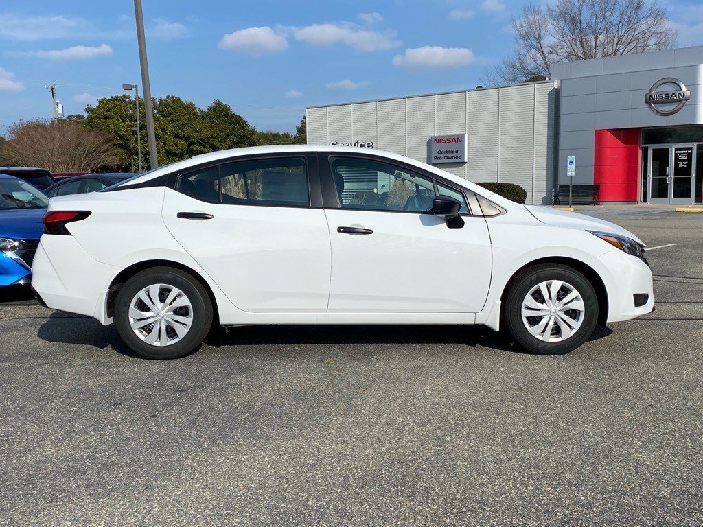 2025 Nissan Versa S photo 2