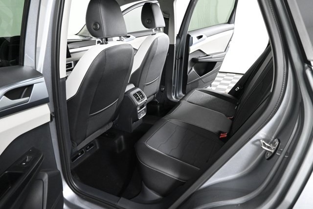 2025 Volkswagen Taos SE photo 21