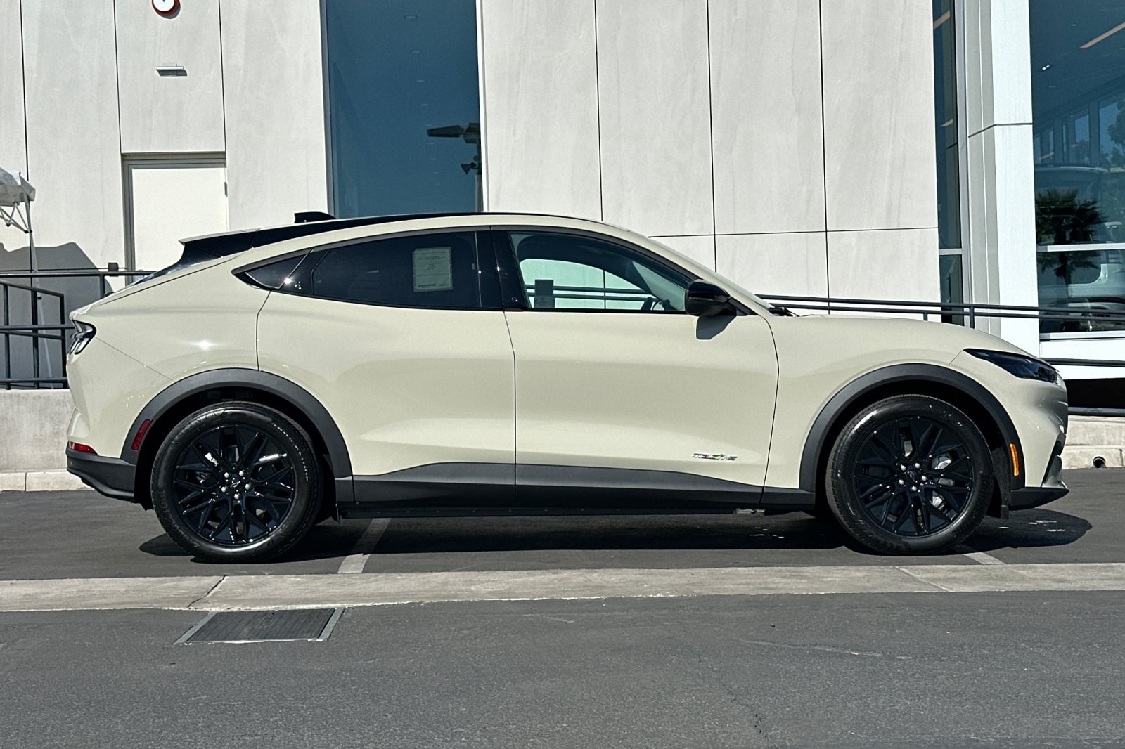 2025 Ford Mustang Mach-E Select photo 2