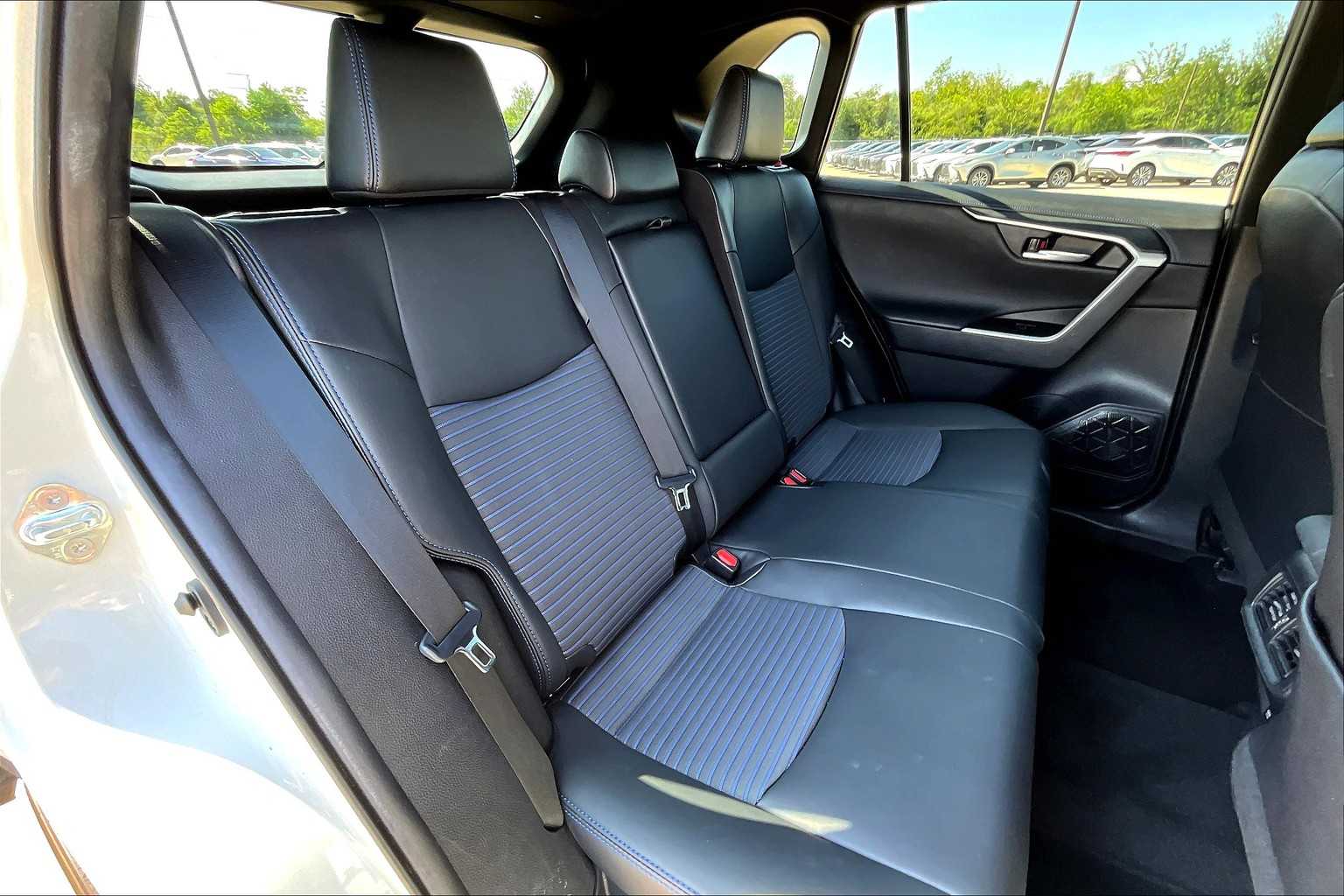 2021 Toyota RAV4 Hybrid XSE photo 18