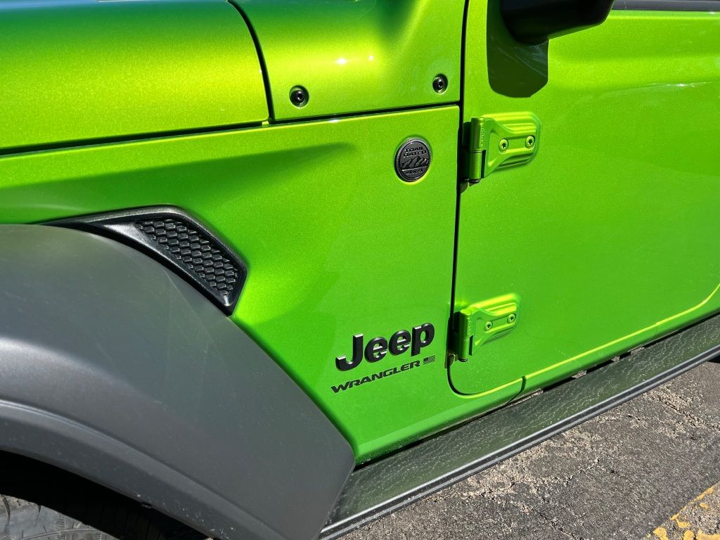 2025 Jeep Wrangler Sport S photo 4