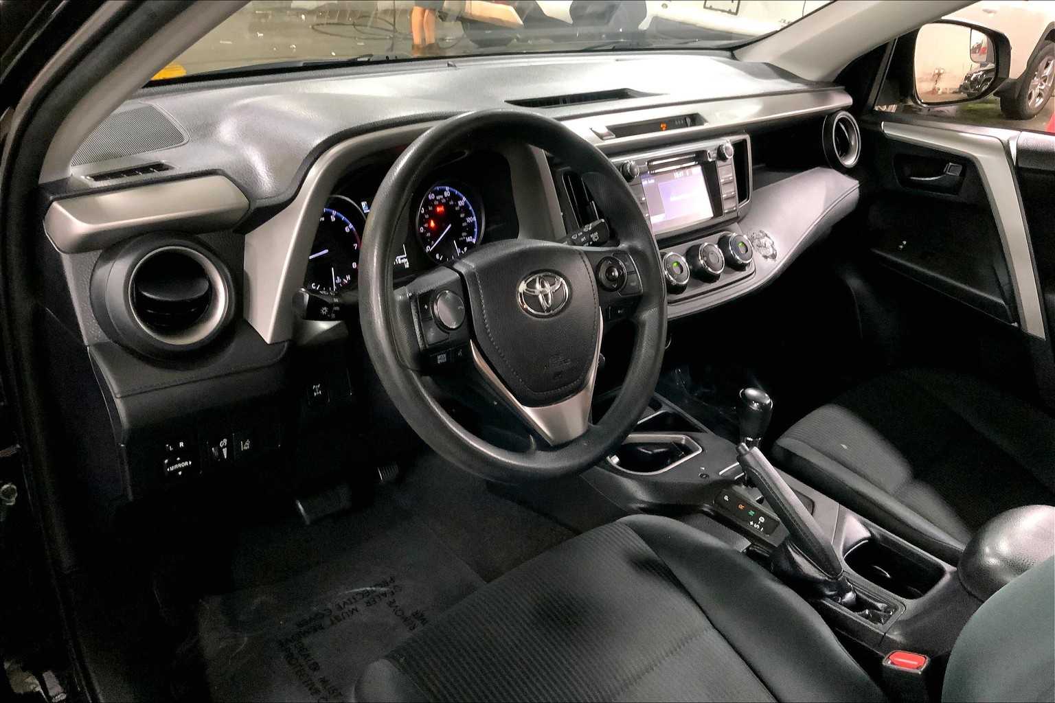 2017 Toyota RAV4 LE photo 16