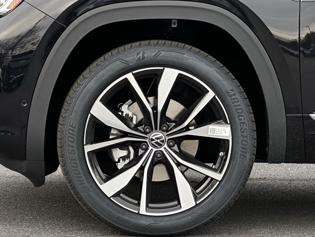 2026 Volkswagen Atlas SEL Premium R-Line photo 2