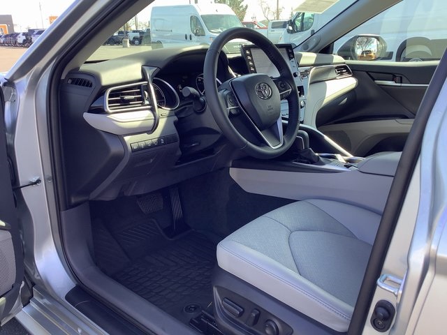 2023 Toyota Camry Hybrid XLE photo 7