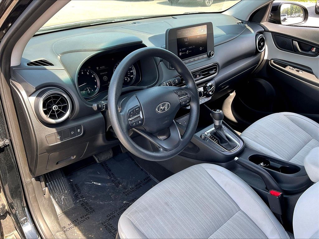 2023 Hyundai Kona SEL photo 8