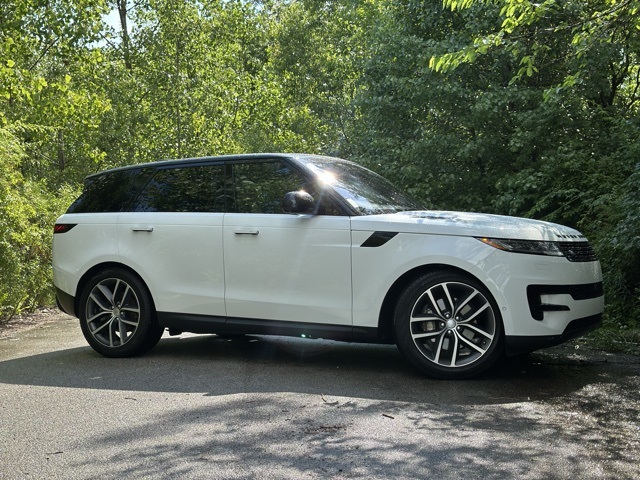2023 Land Rover Range Rover Sport SE photo 4