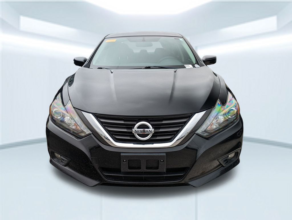 2016 Nissan Altima 2.5 SR photo 2