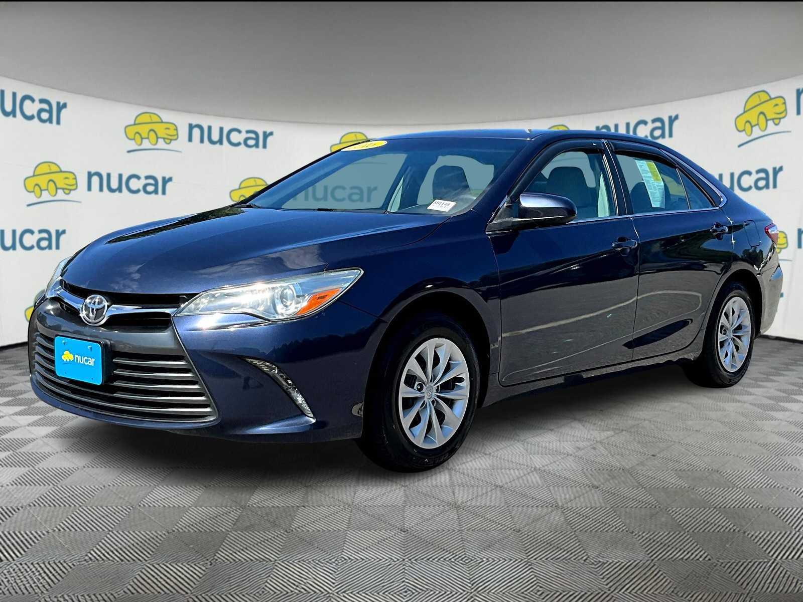 2016 Toyota Camry LE photo 3