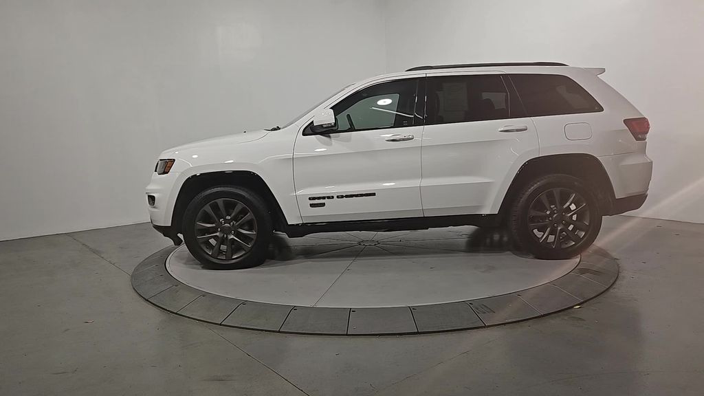 2016 Jeep Grand Cherokee Limited photo 2