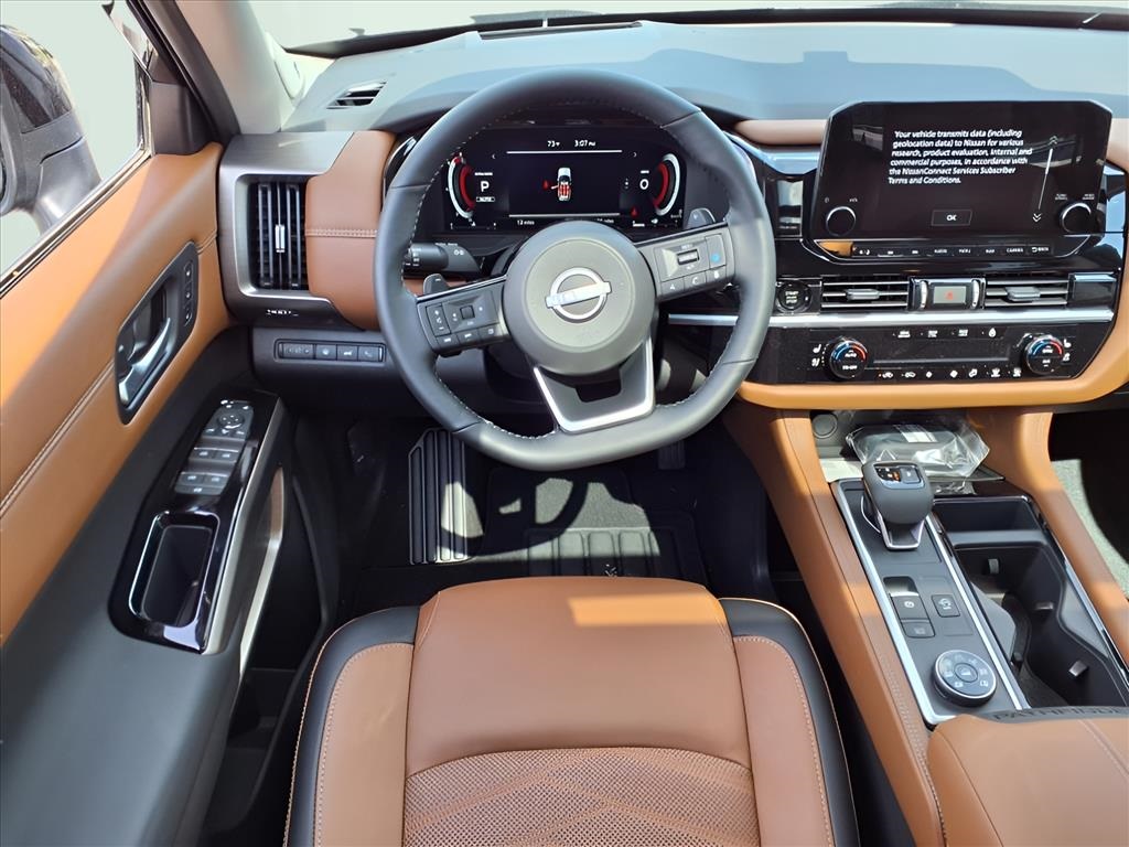 2025 Nissan Pathfinder Platinum photo 10
