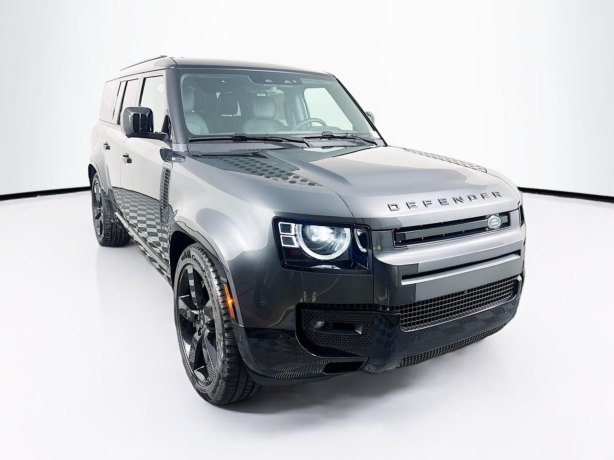 2025 Land Rover Defender 130 X-Dynamic SE photo 3