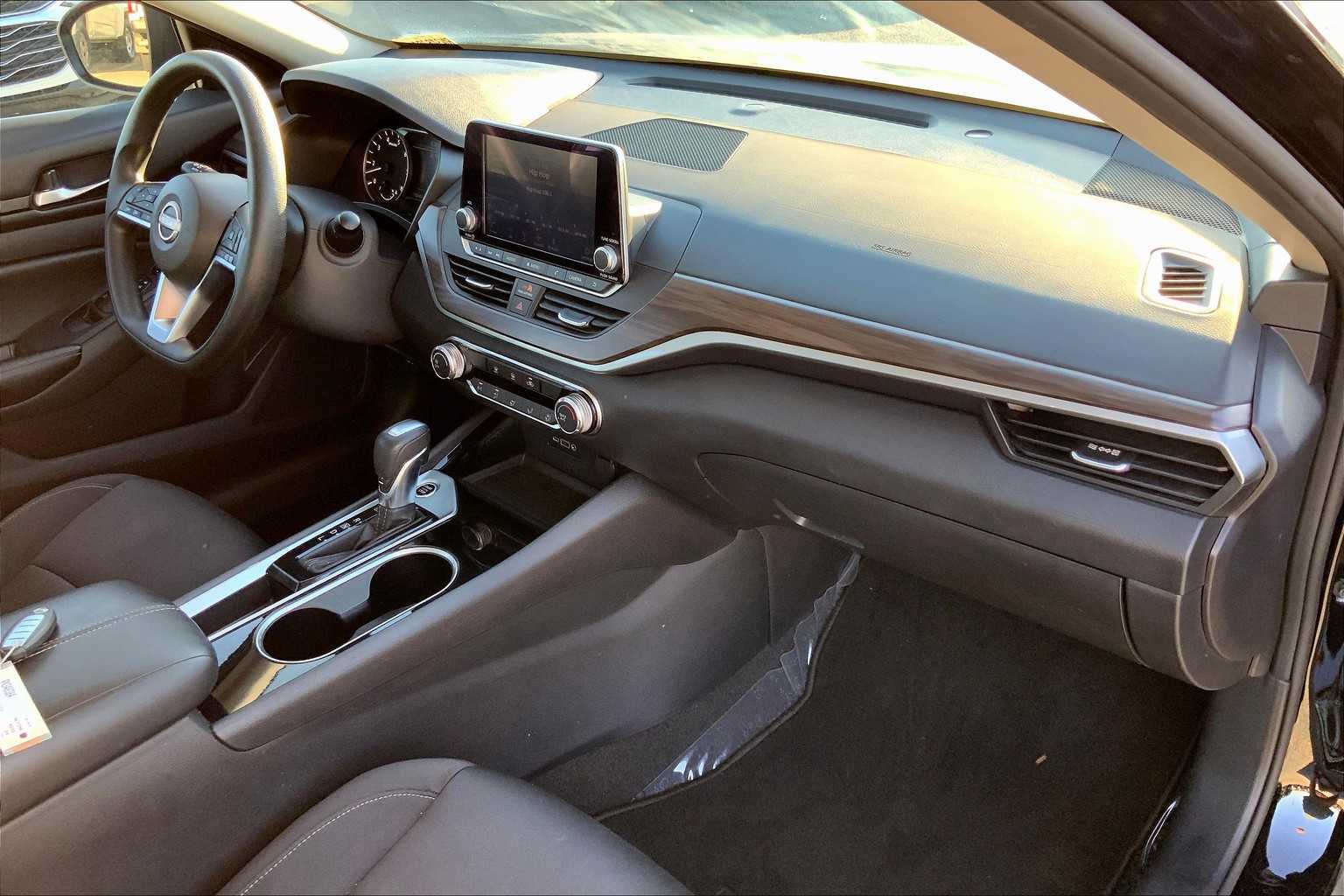 2024 Nissan Altima 2.5 SV photo 17