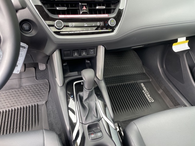 2025 Toyota Corolla Cross XLE photo 21