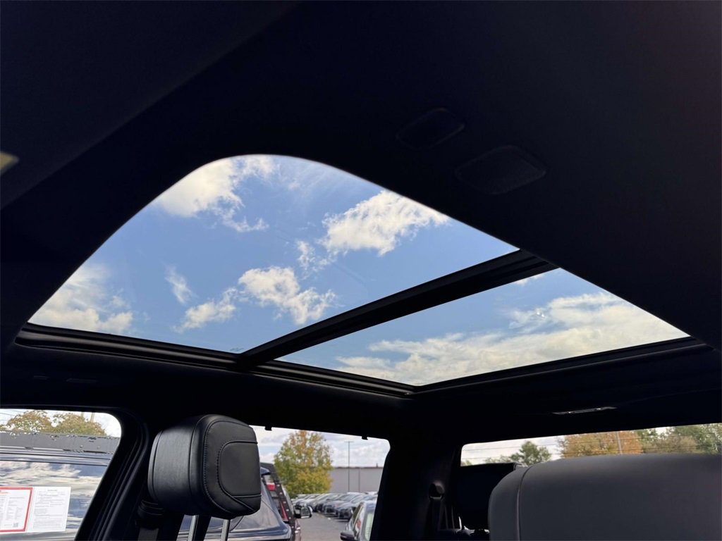 2023 Toyota Tundra Platinum CrewMax photo 17