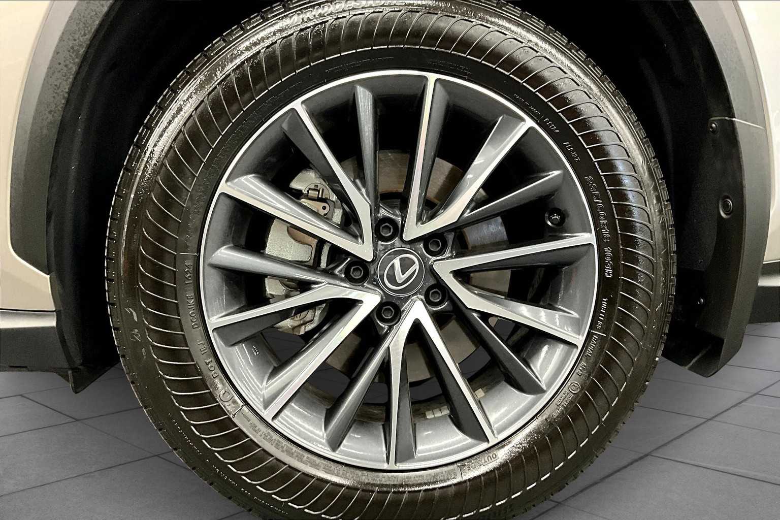 2025 Lexus NX Premium AWD photo 9
