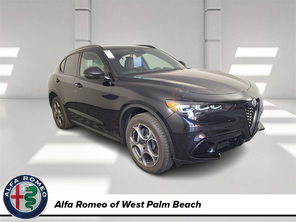 2025 Alfa Romeo Stelvio Base's photo
