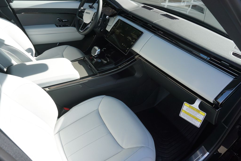 2025 Land Rover Range Rover Sport SE photo 21