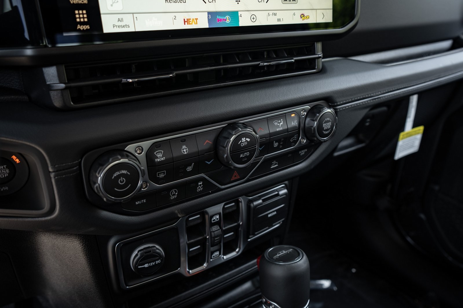 2025 Jeep Gladiator Sport photo 24