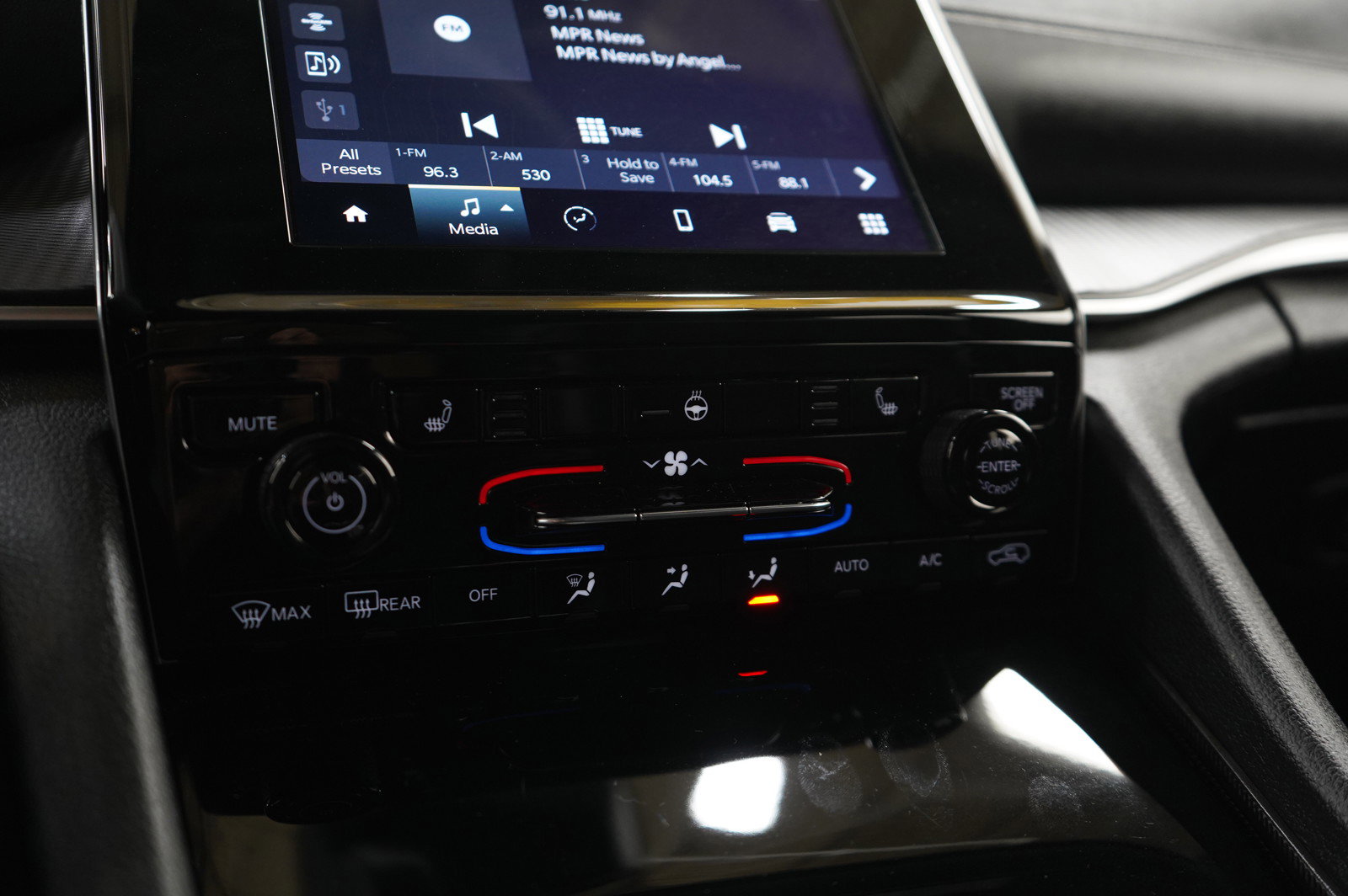 2023 Jeep Grand Cherokee Altitude photo 23