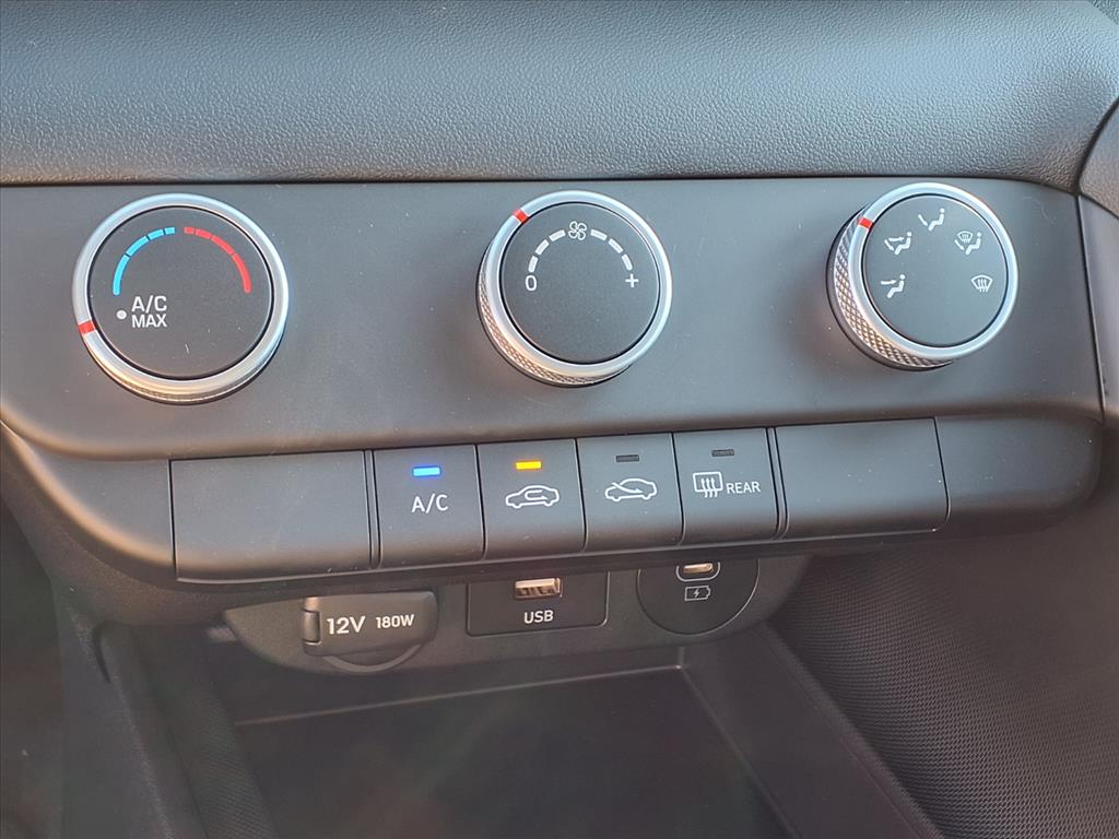2025 Hyundai Elantra SE photo 10