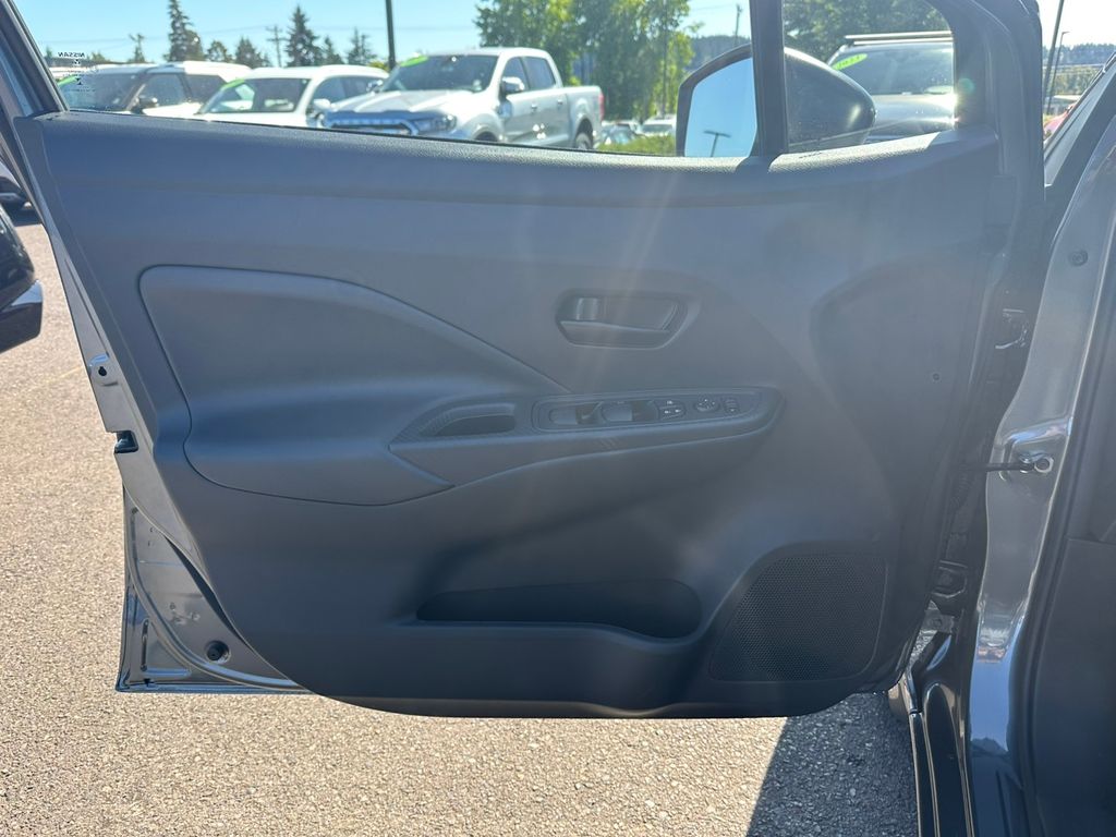 2025 Nissan Versa 1.6 S photo 13