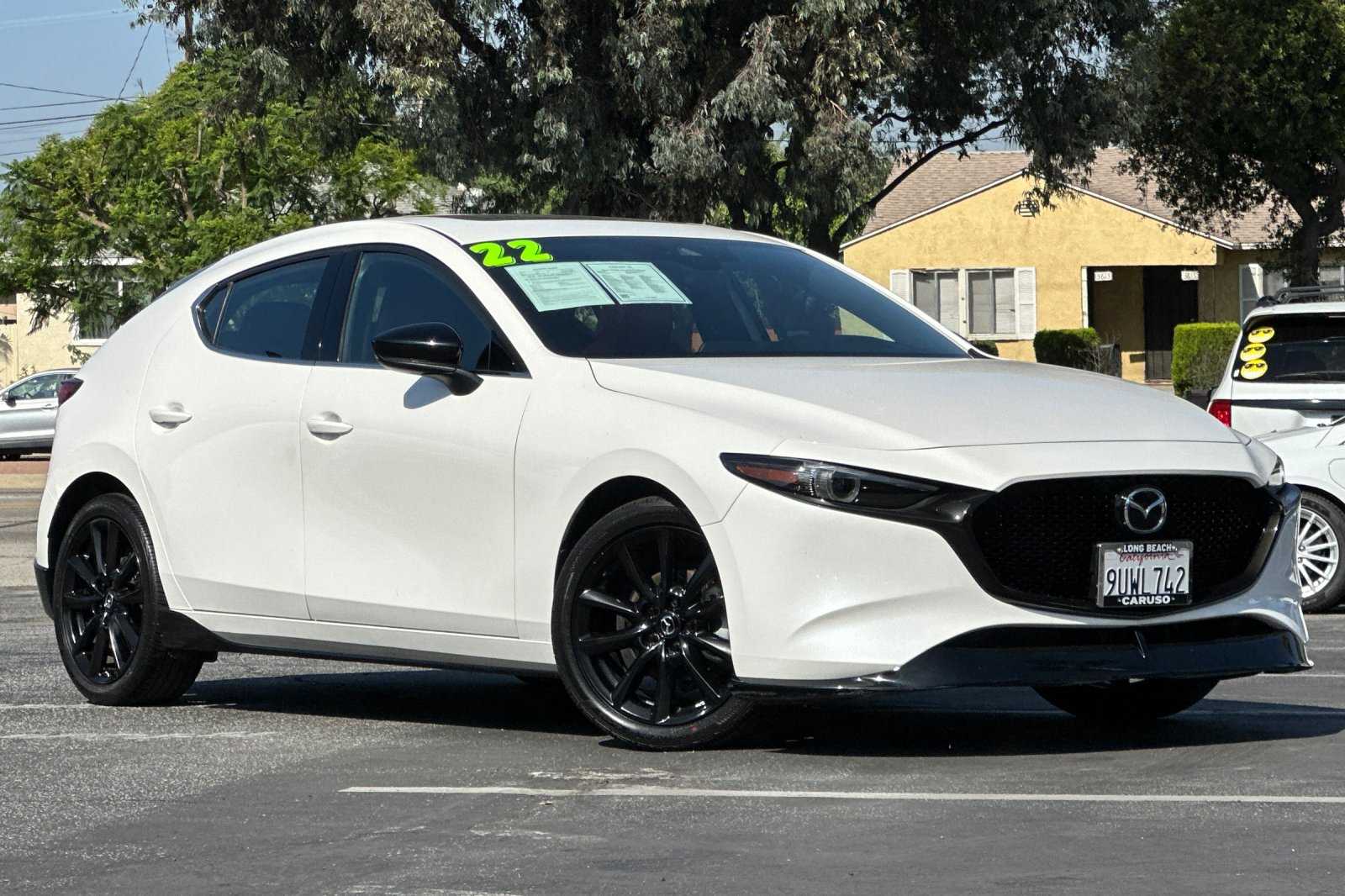 2022 Mazda Mazda3 Premium photo 2