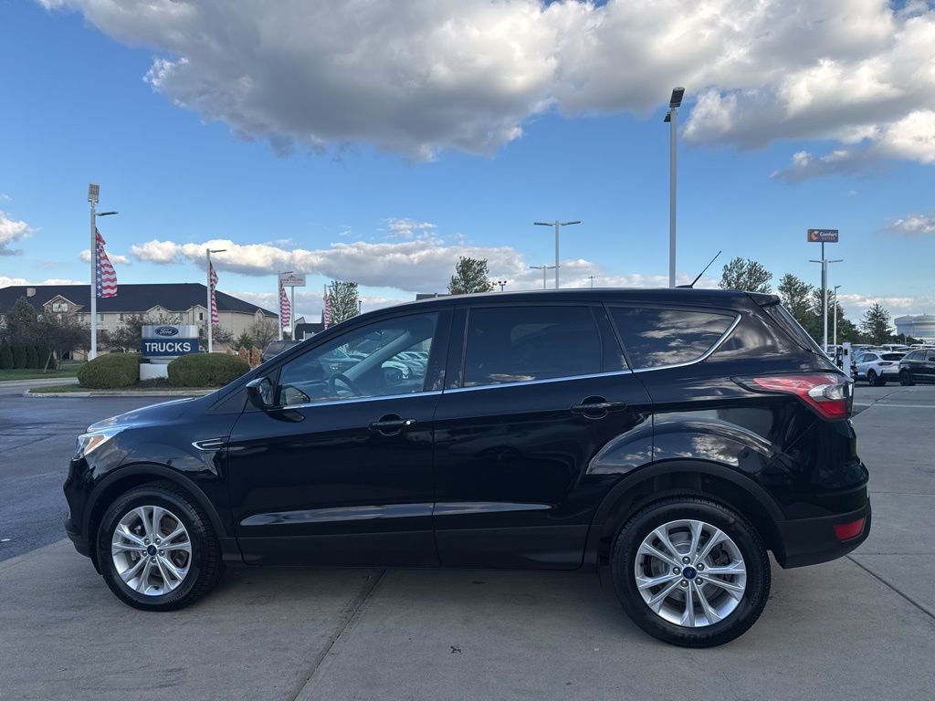 2017 Ford Escape SE photo 2