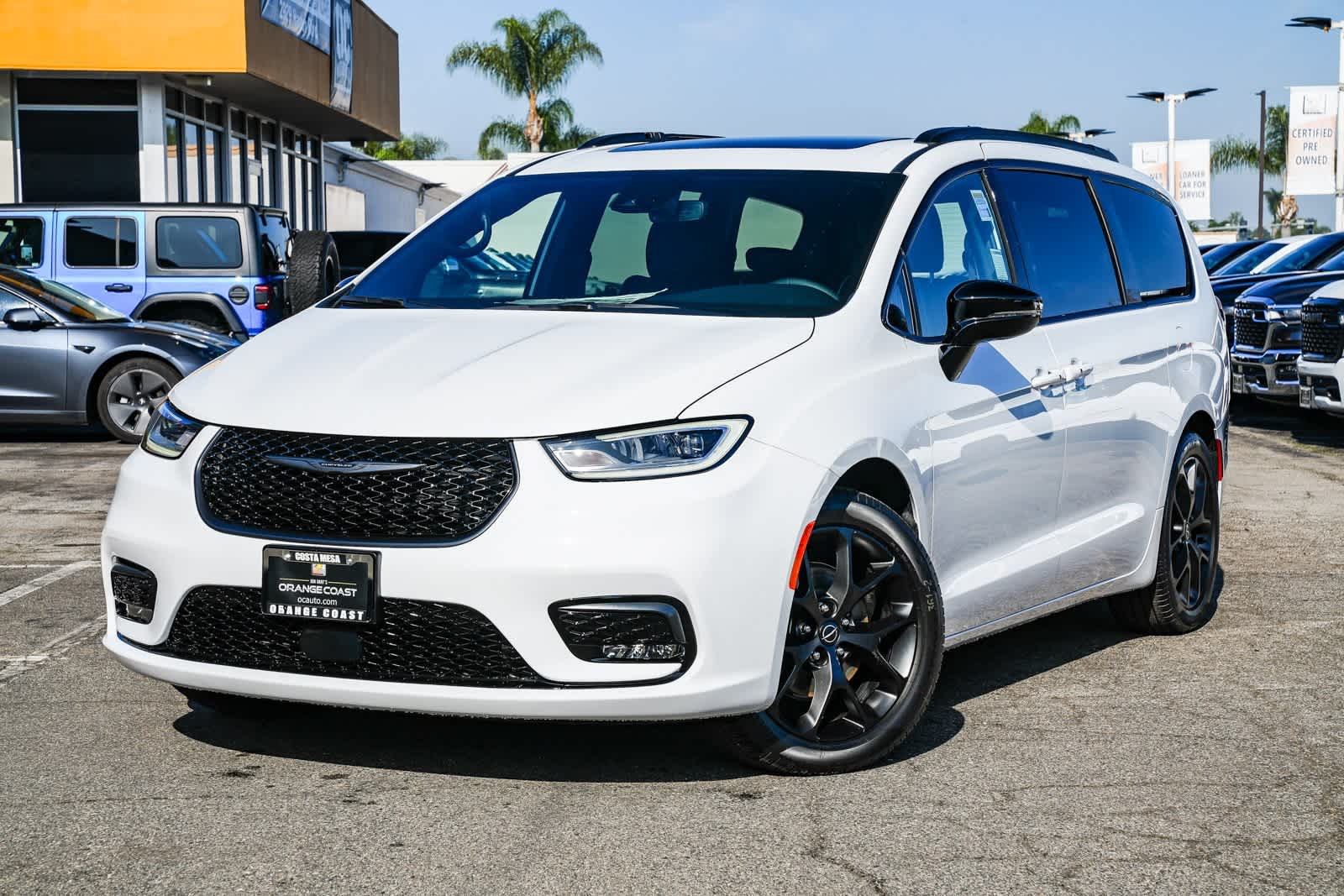 2026 Chrysler Pacifica Limited's photo