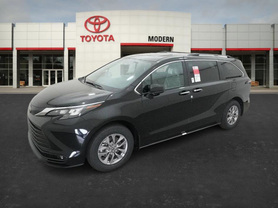 2026 Toyota Sienna XLE's photo