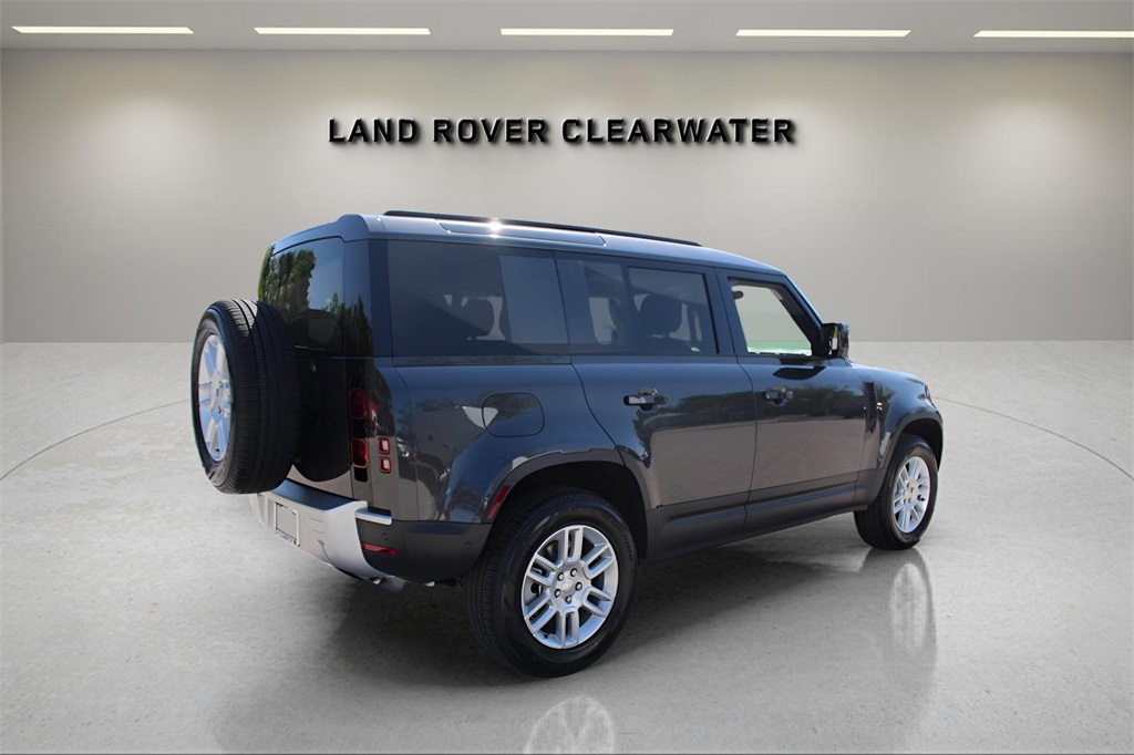 2025 Land Rover Defender 110 S photo 5